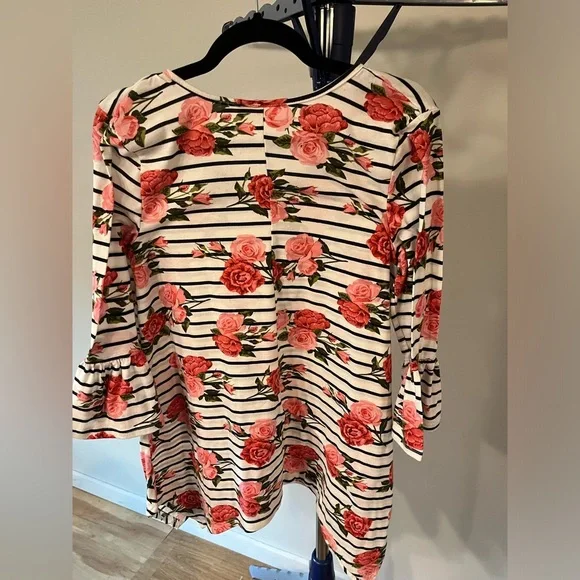 Bobbie brooks floral top size medium - Picture 4 of 6